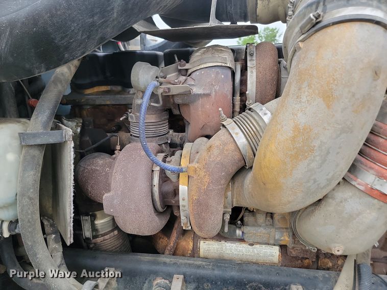 image for item NZ9942 2006 Peterbilt  379 semi truck