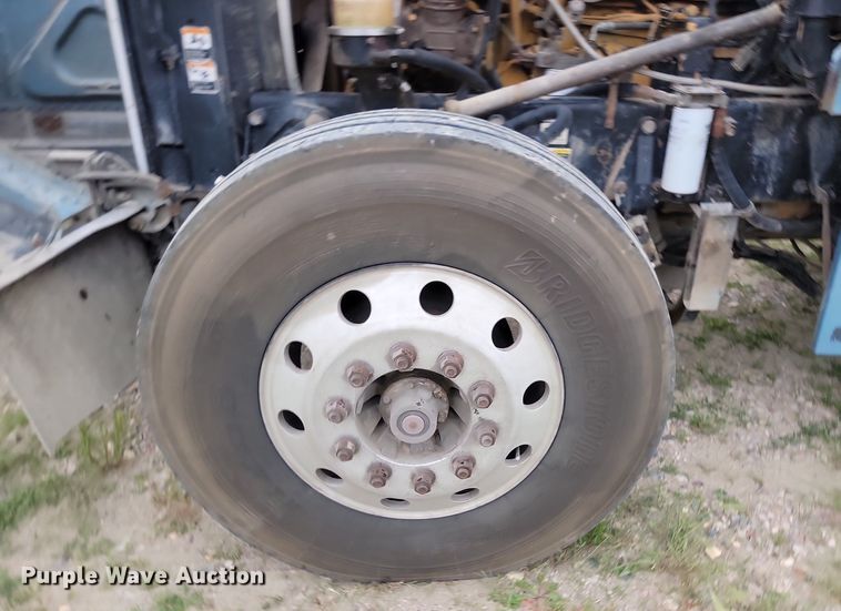 image for item NZ9942 2006 Peterbilt  379 semi truck