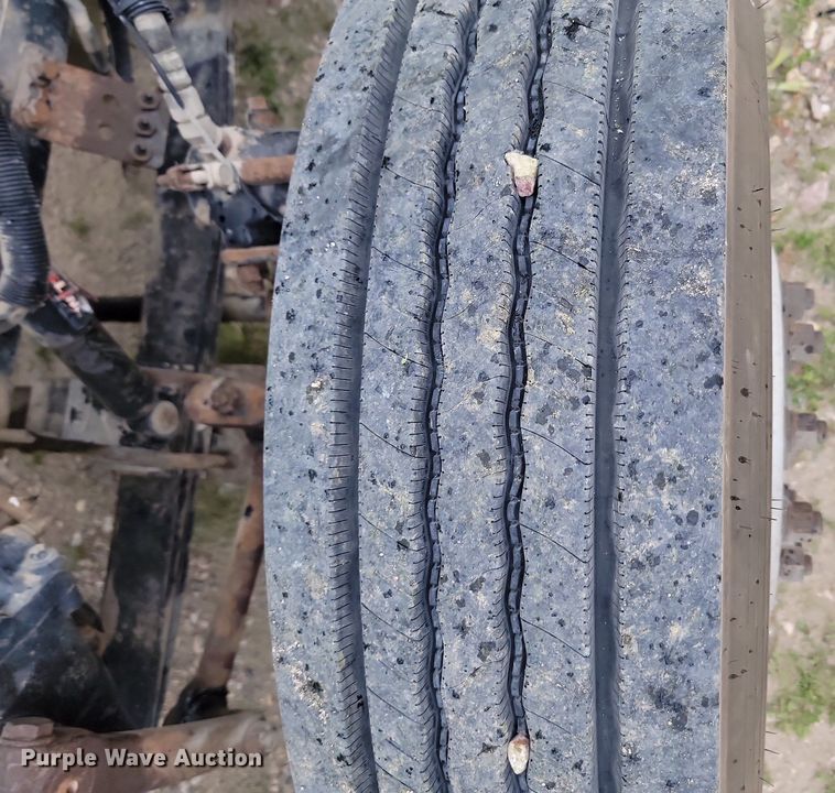 image for item NZ9942 2006 Peterbilt  379 semi truck