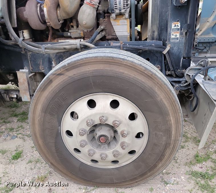 image for item NZ9942 2006 Peterbilt  379 semi truck