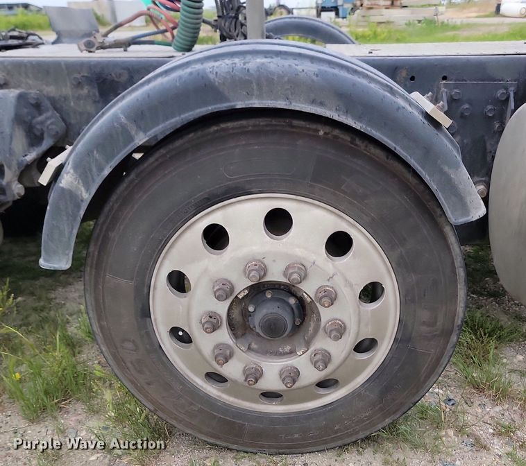 image for item NZ9942 2006 Peterbilt  379 semi truck