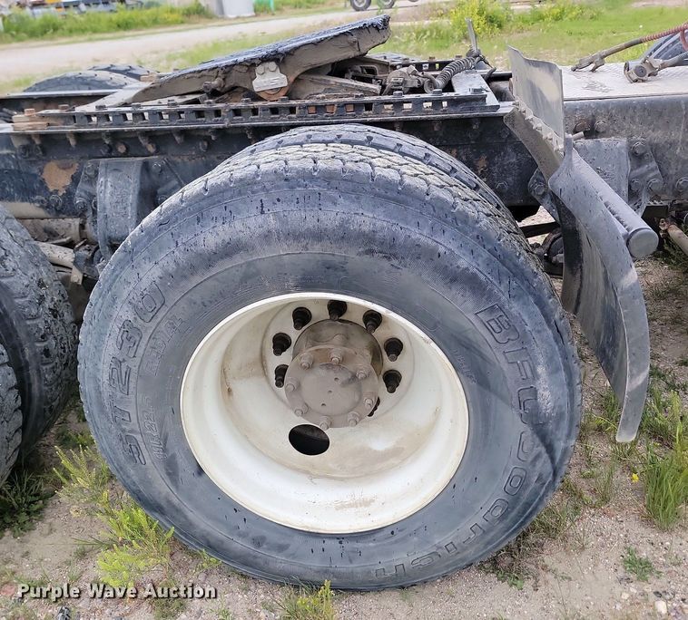 image for item NZ9942 2006 Peterbilt  379 semi truck