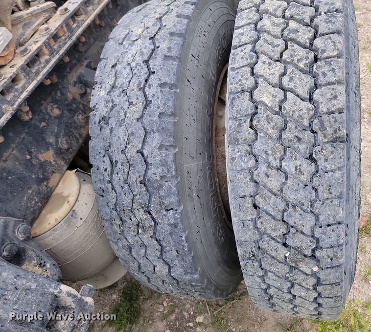 image for item NZ9942 2006 Peterbilt  379 semi truck