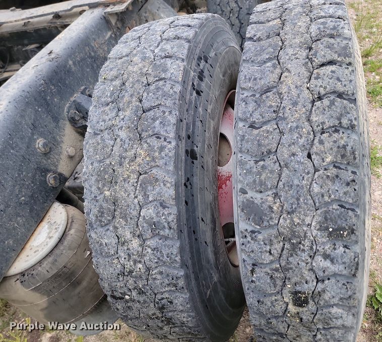 image for item NZ9942 2006 Peterbilt  379 semi truck