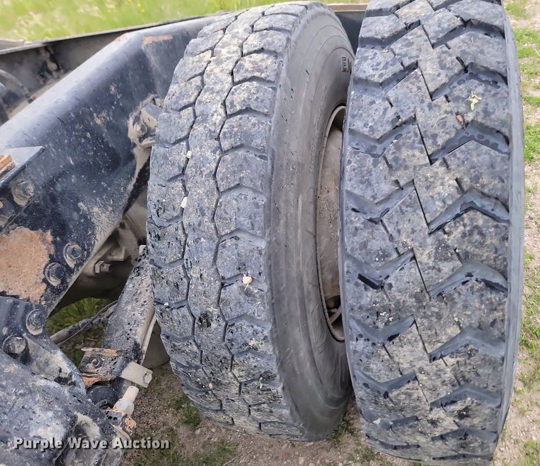 image for item NZ9942 2006 Peterbilt  379 semi truck