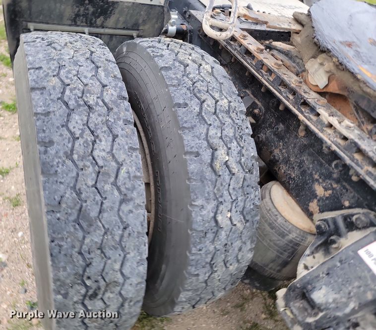 image for item NZ9942 2006 Peterbilt  379 semi truck