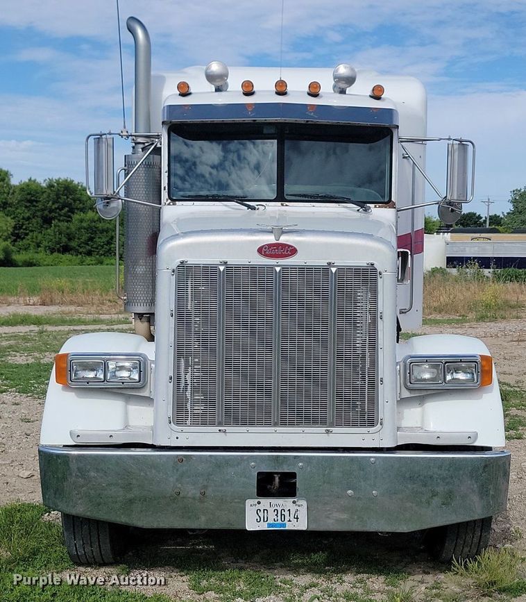 image for item NZ9947 2002 Peterbilt 378 semi truck