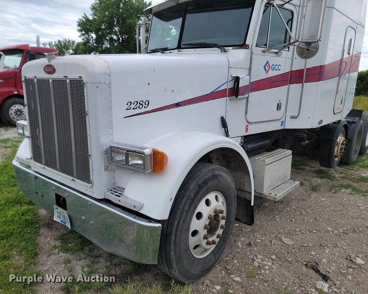 image for item NZ9947 2002 Peterbilt 378 semi truck