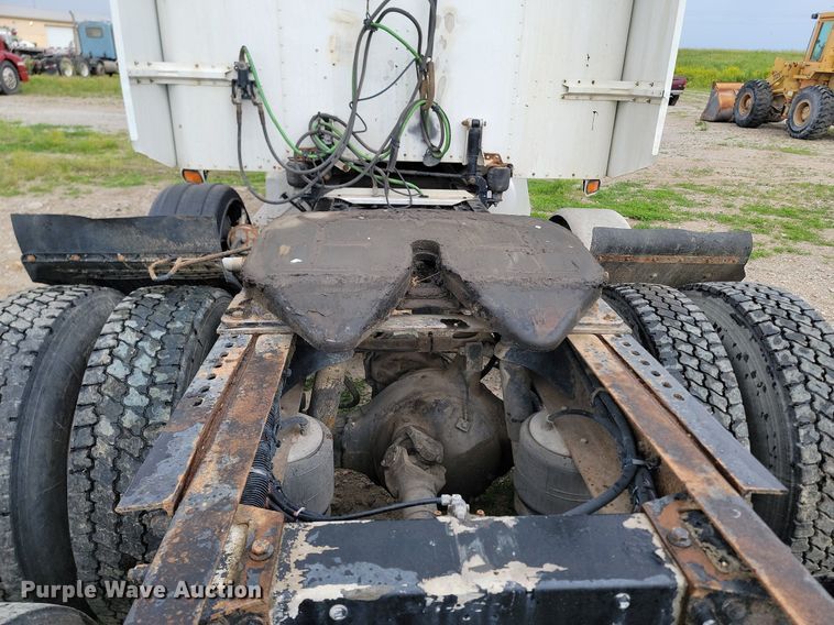 image for item NZ9947 2002 Peterbilt 378 semi truck