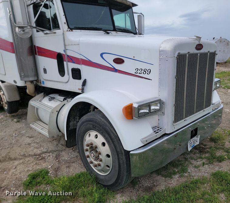 image for item NZ9947 2002 Peterbilt 378 semi truck