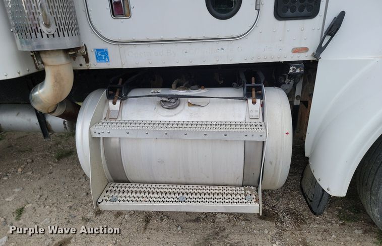 image for item NZ9947 2002 Peterbilt 378 semi truck