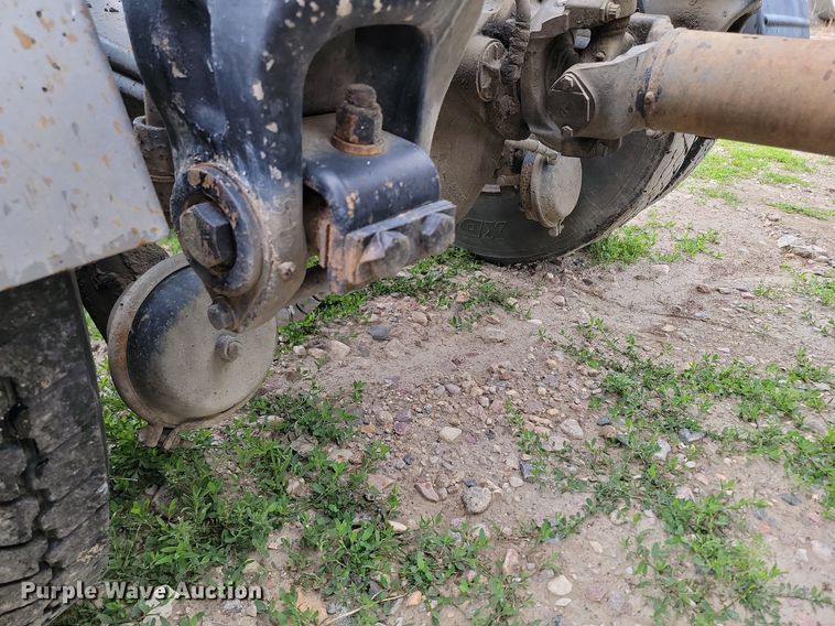 image for item NZ9947 2002 Peterbilt 378 semi truck