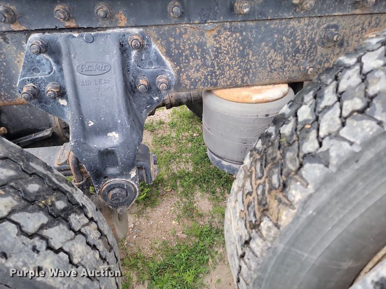 image for item NZ9947 2002 Peterbilt 378 semi truck