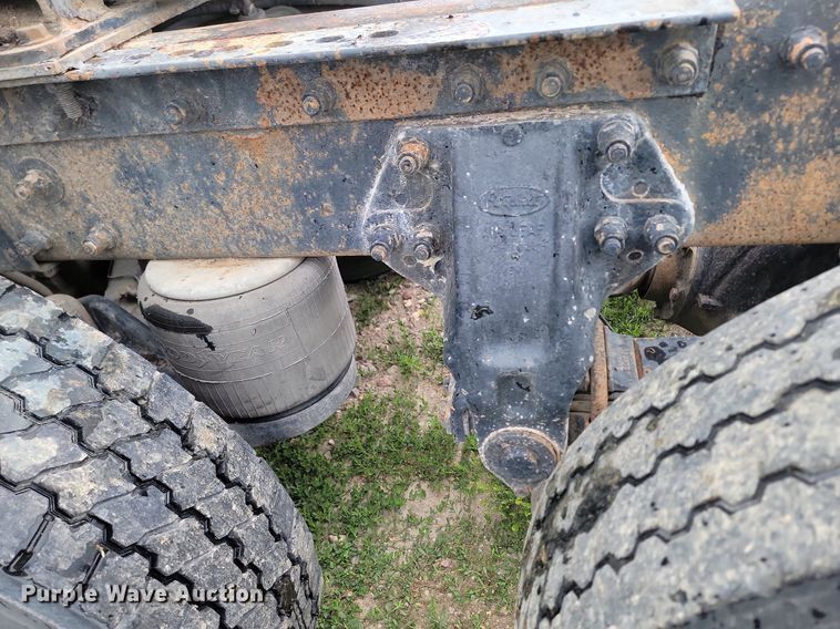 image for item NZ9947 2002 Peterbilt 378 semi truck