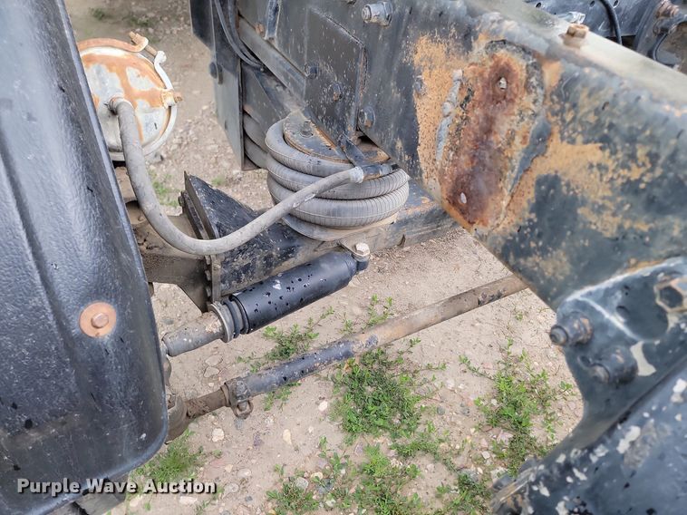 image for item NZ9947 2002 Peterbilt 378 semi truck