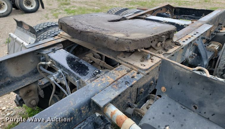 image for item NZ9947 2002 Peterbilt 378 semi truck