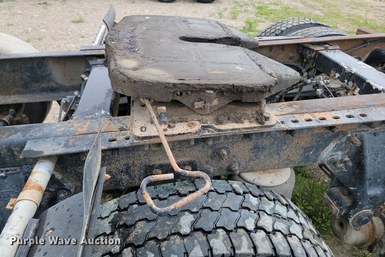 image for item NZ9947 2002 Peterbilt 378 semi truck