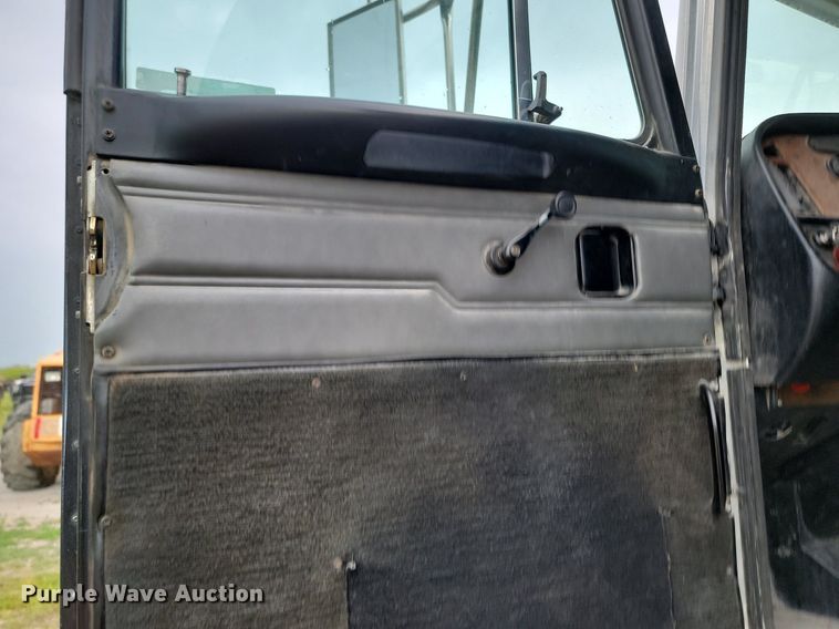 image for item NZ9947 2002 Peterbilt 378 semi truck