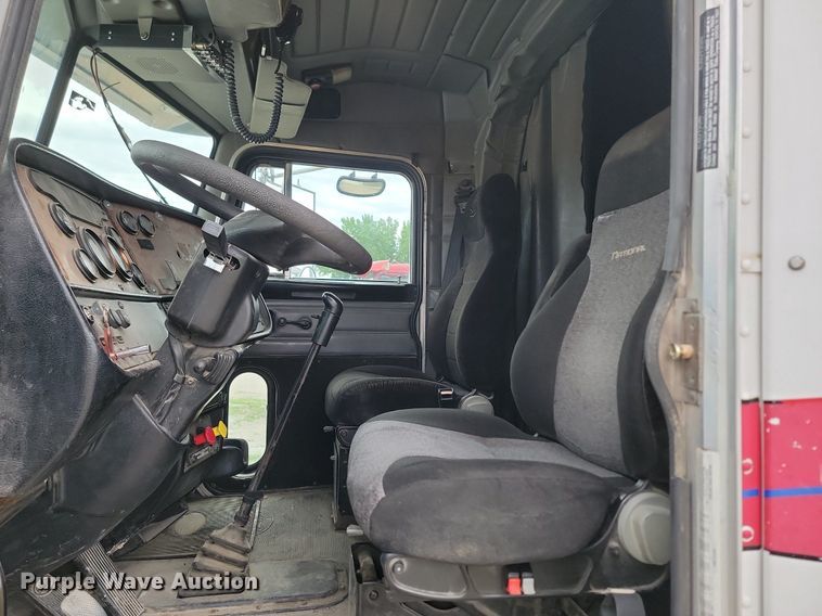 image for item NZ9947 2002 Peterbilt 378 semi truck