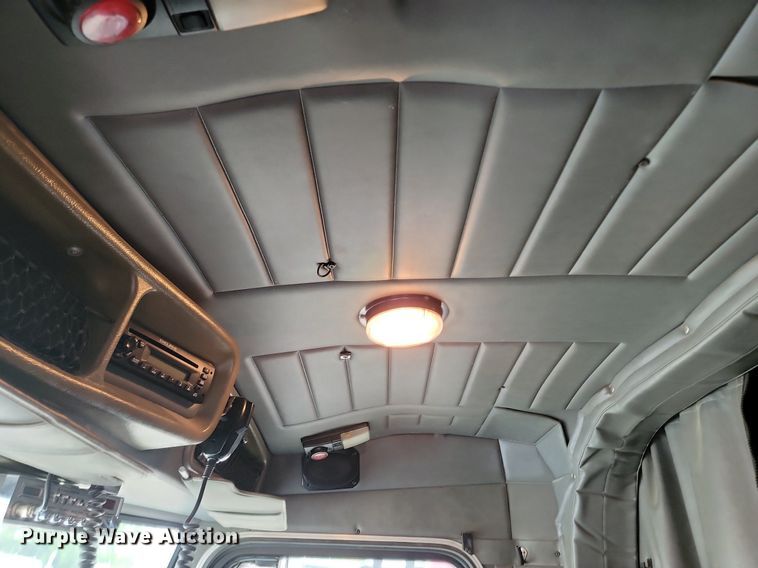 image for item NZ9947 2002 Peterbilt 378 semi truck