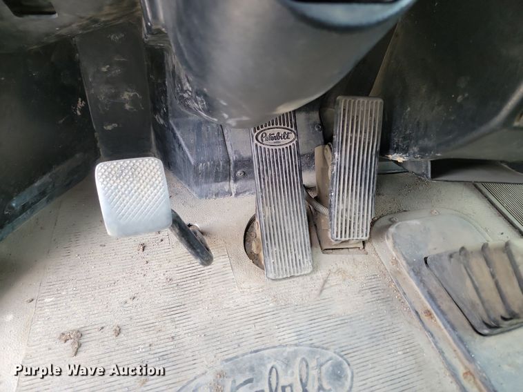 image for item NZ9947 2002 Peterbilt 378 semi truck