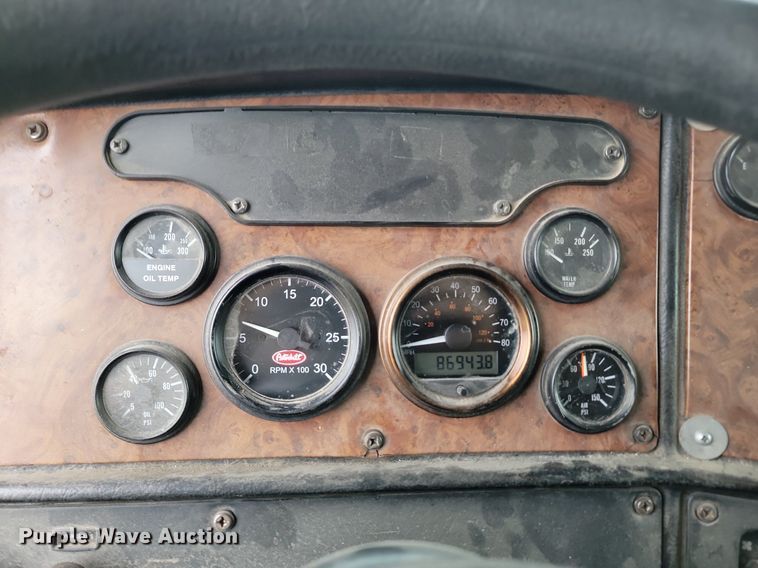 image for item NZ9947 2002 Peterbilt 378 semi truck