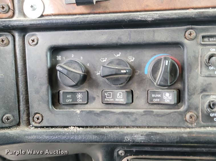 image for item NZ9947 2002 Peterbilt 378 semi truck