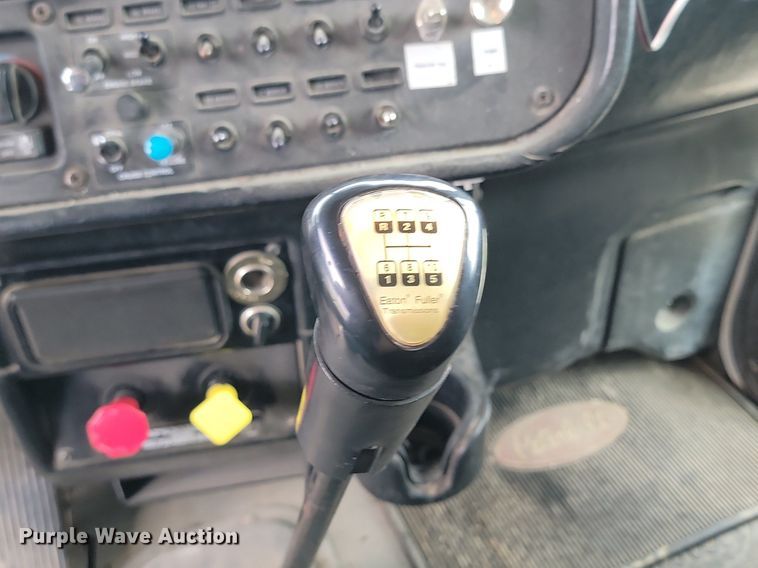 image for item NZ9947 2002 Peterbilt 378 semi truck