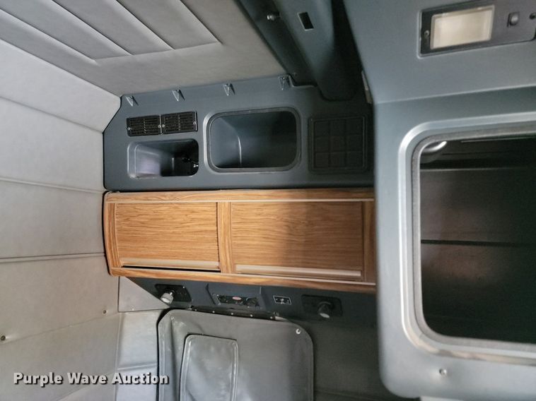 image for item NZ9947 2002 Peterbilt 378 semi truck