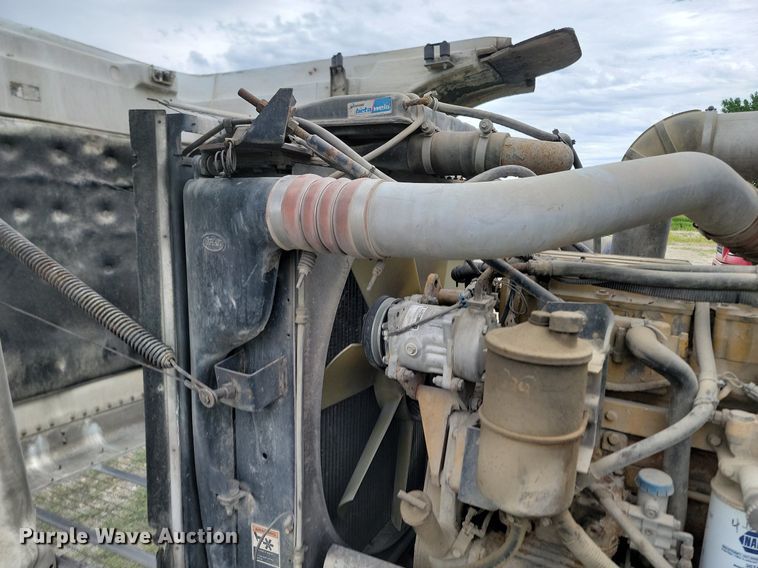 image for item NZ9947 2002 Peterbilt 378 semi truck