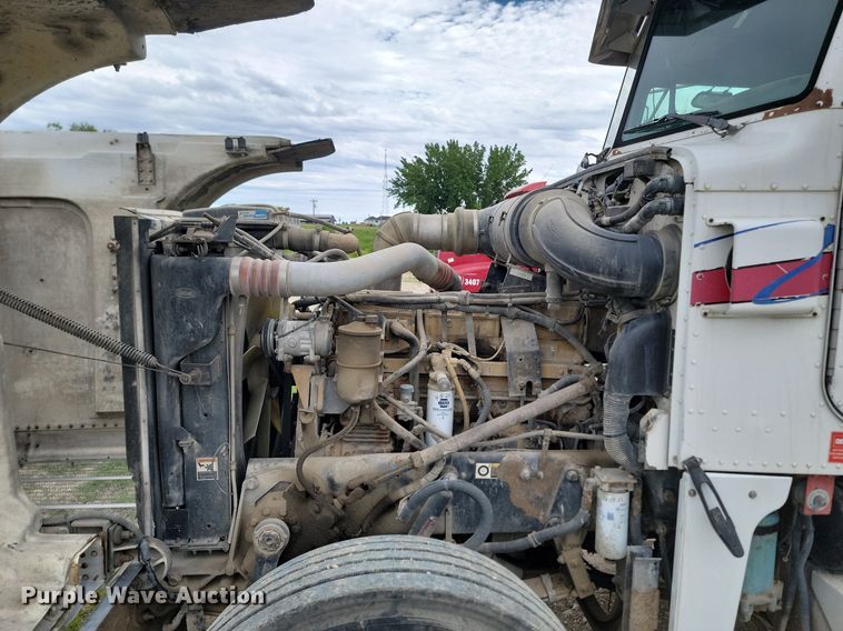 image for item NZ9947 2002 Peterbilt 378 semi truck