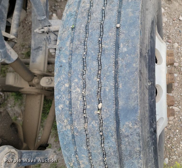 image for item NZ9947 2002 Peterbilt 378 semi truck