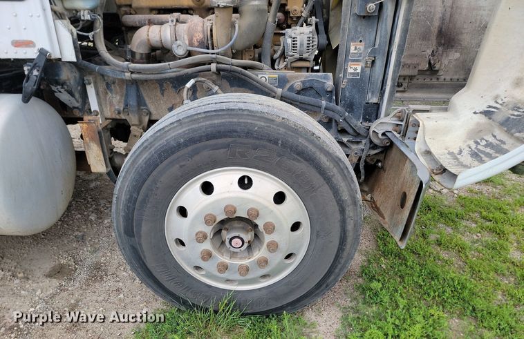 image for item NZ9947 2002 Peterbilt 378 semi truck