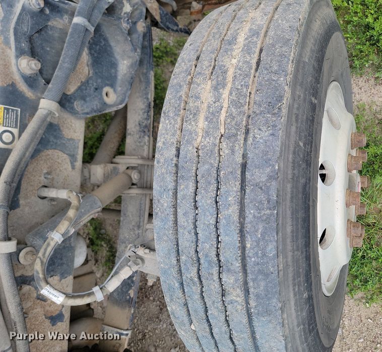 image for item NZ9947 2002 Peterbilt 378 semi truck