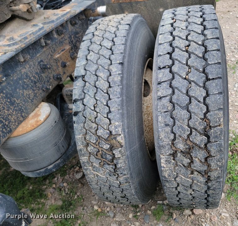 image for item NZ9947 2002 Peterbilt 378 semi truck