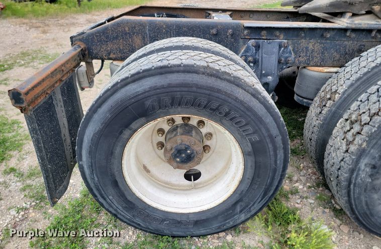 image for item NZ9947 2002 Peterbilt 378 semi truck