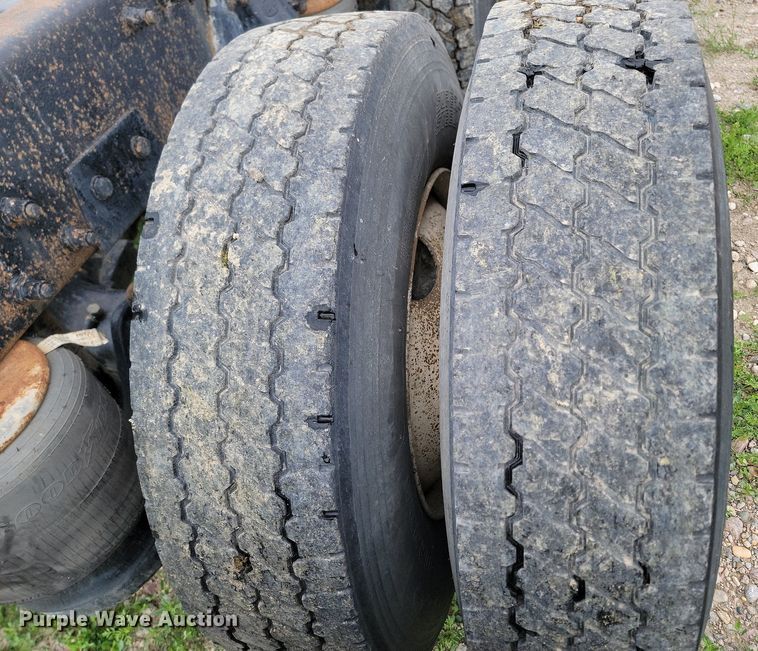 image for item NZ9947 2002 Peterbilt 378 semi truck