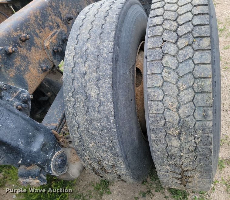 image for item NZ9947 2002 Peterbilt 378 semi truck