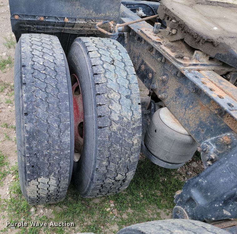 image for item NZ9947 2002 Peterbilt 378 semi truck