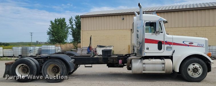 image for item NZ9949 2002 Peterbilt  378 semi truck