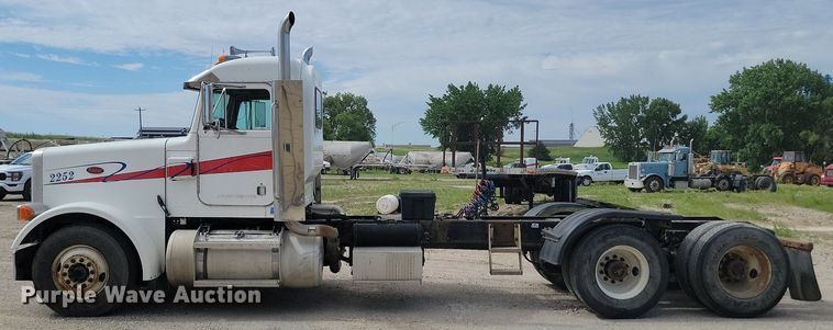 image for item NZ9949 2002 Peterbilt  378 semi truck