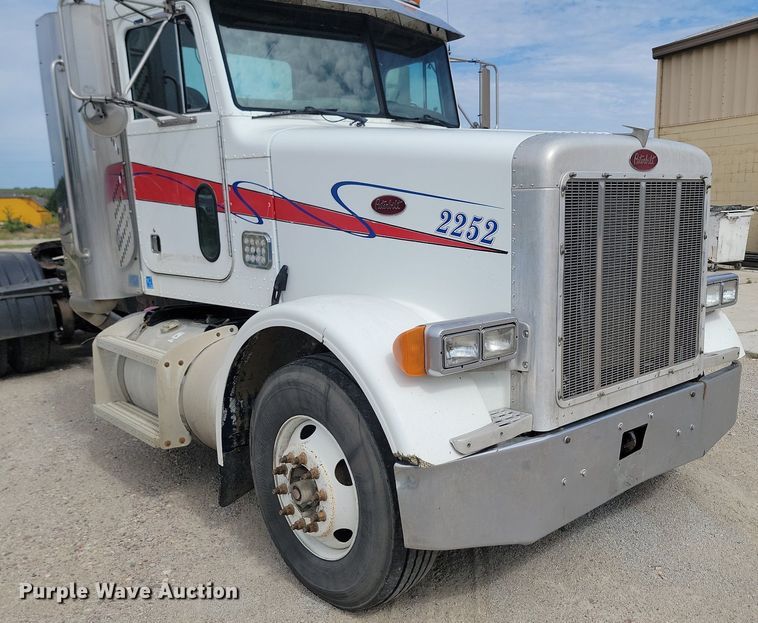 image for item NZ9949 2002 Peterbilt  378 semi truck