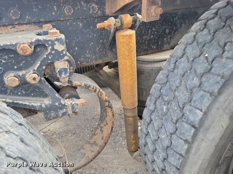 image for item NZ9949 2002 Peterbilt  378 semi truck