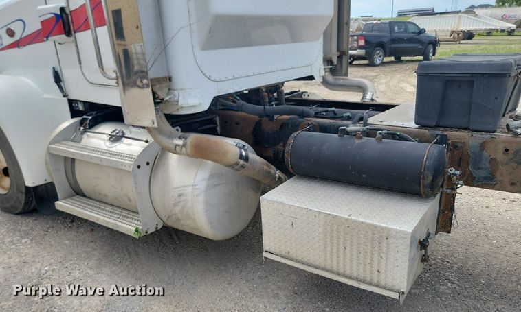 image for item NZ9949 2002 Peterbilt  378 semi truck