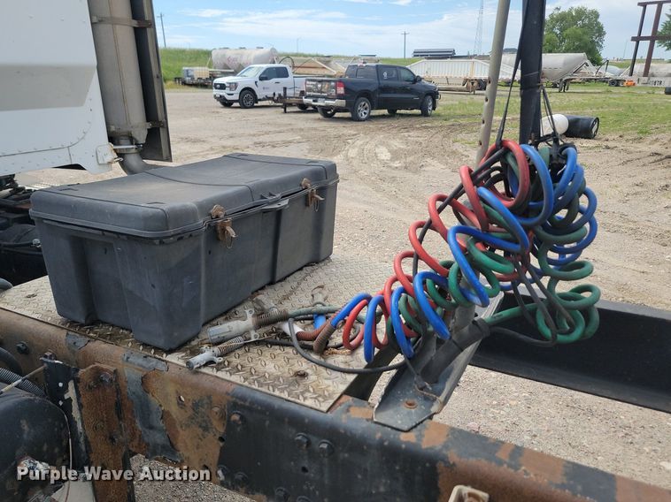 image for item NZ9949 2002 Peterbilt  378 semi truck