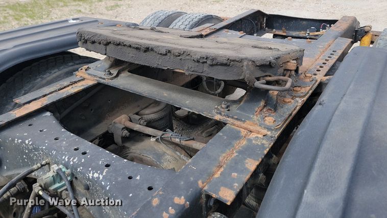 image for item NZ9949 2002 Peterbilt  378 semi truck