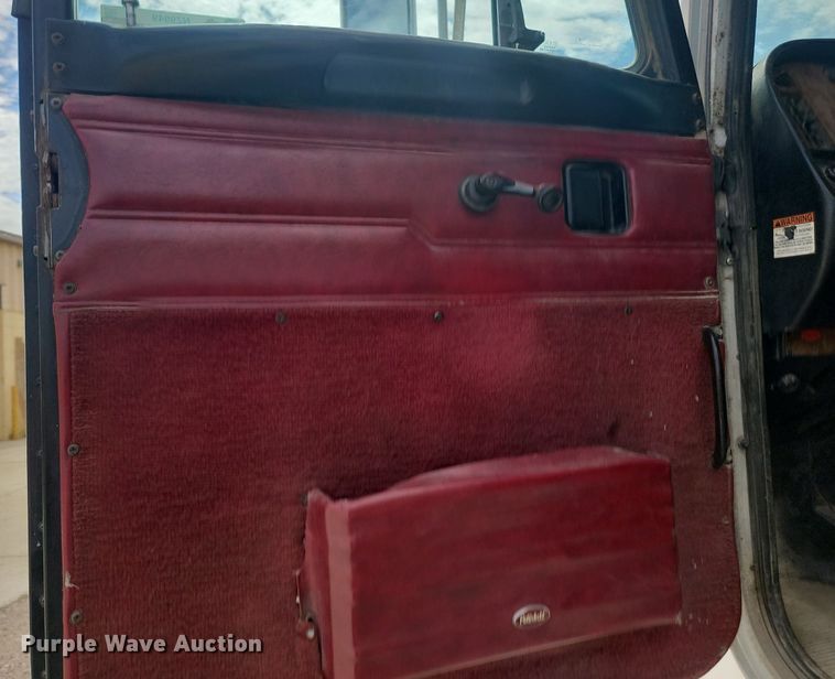 image for item NZ9949 2002 Peterbilt  378 semi truck