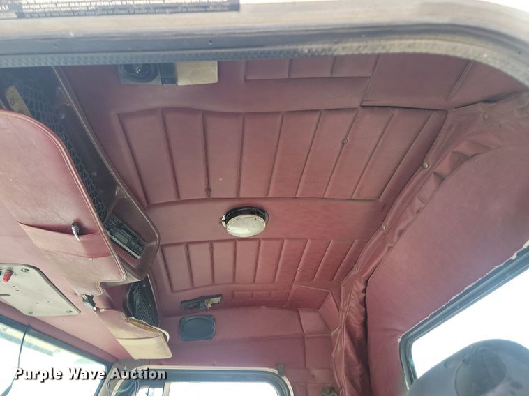 image for item NZ9949 2002 Peterbilt  378 semi truck