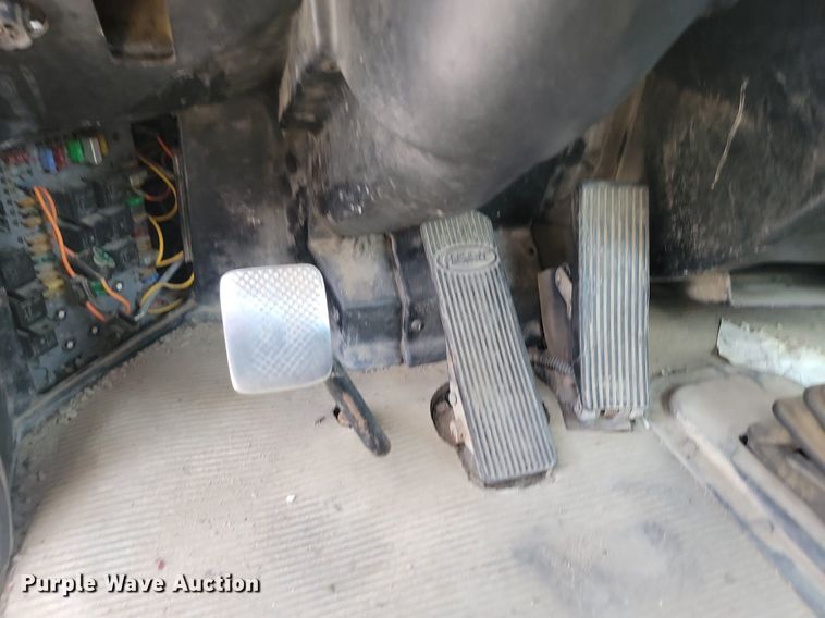 image for item NZ9949 2002 Peterbilt  378 semi truck