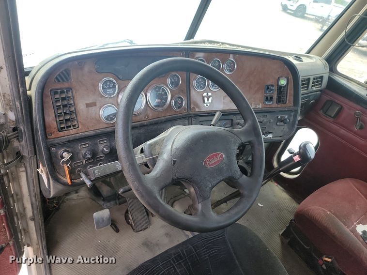 image for item NZ9949 2002 Peterbilt  378 semi truck